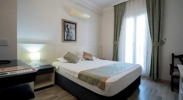Двухместный номер Standard с балконом и с частичным видом на море Artemis Hotel