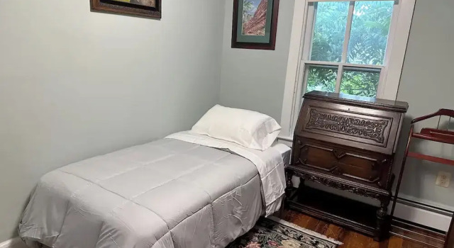 Люкс Deluxe Inn on Fox Meadow - Spacious Victorian Inn