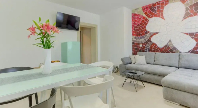 Majestic Kastel Stari Apartment With Terrace, Rezerwuj Apartament Hotele w Split-Dalmatia County z parkingiem, Parking