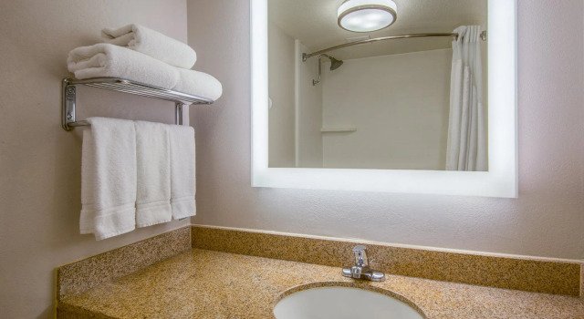 Четырёхместный номер Standard HI Express El Paso Downtown by IHG