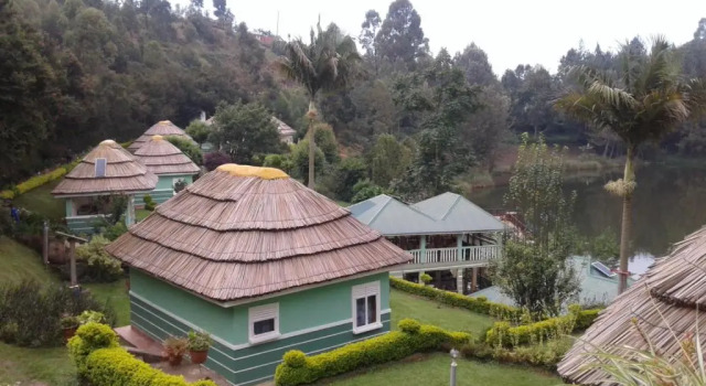 Шале Bunyonyi Safaris Resort