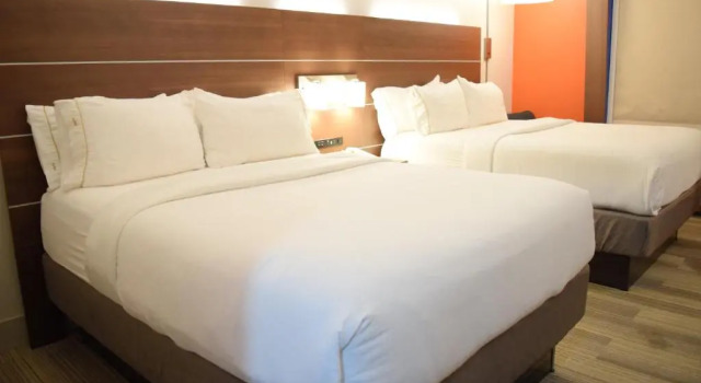 Четырёхместный номер Standard Holiday Inn Express & Suites Pensacola West I-10 by IHG
