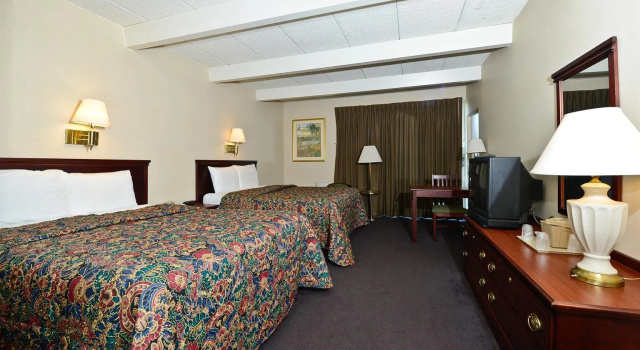 Четырёхместный номер Standard Americas Best Value Inn Phillipsburg