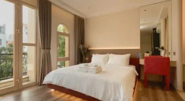 Полулюкс с балконом HAITA Suites - Phu My Hung