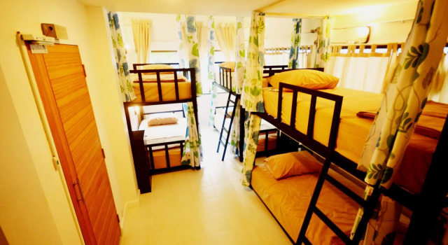 Кровать в общем номере Early Bird Hostel Ayutthaya