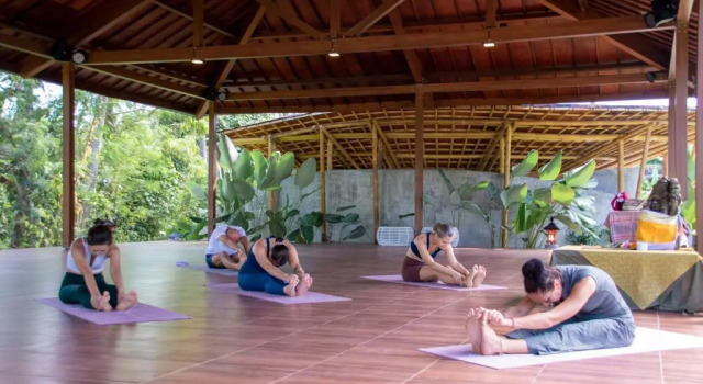 Вилла с 3 комнатами Hot Stone Club Ubud