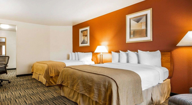 Четырёхместный номер Business Quality Inn Petaluma - Sonoma