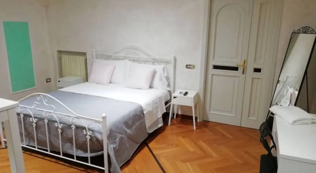 Naples Dome Suites, Забронировать Отель Отели Неаполя с парковкой, рядом с Кафедральный собор Неаполя, Парковка