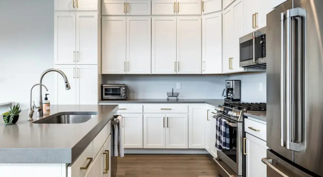 Modern Mountain Retreat Sleeps 10 Park City, Book Feriehus Sommerhuse i Hideout, Hytte