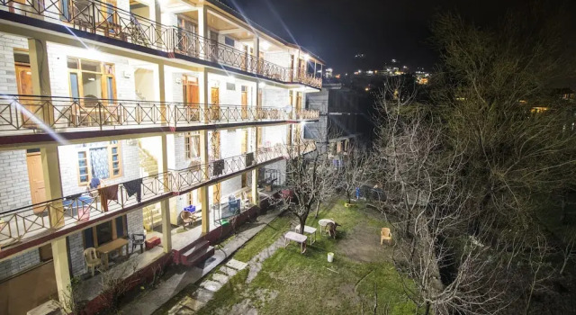 Hotel Paradise Manali, Забронировать Отель Отели Манали с парковкой, Парковка