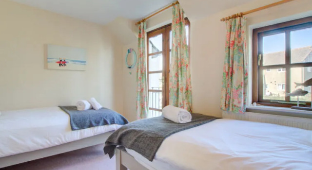 Holiday Home June Cottage, Varaa Lomakoti Mökit kohteessa Merseyside, Mökki
