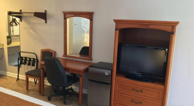 Journey Inn, Забронировать Отель Вудленд штат Калифорния, рядом с Музей бензозаправочных станций Reiff