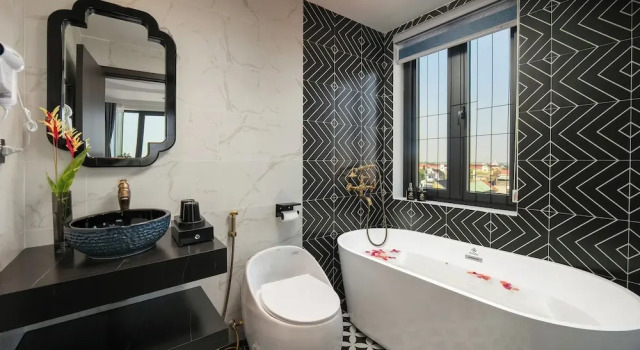 Двухместный номер Deluxe с балконом и с видом на бассейн Phat Diem Plaza Hotel