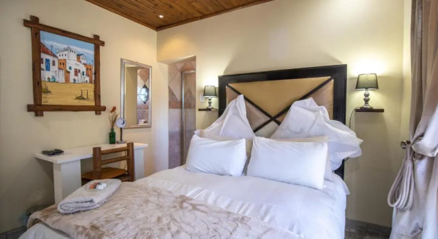 Двухместный номер Deluxe с балконом Thatch Haven Guesthouse