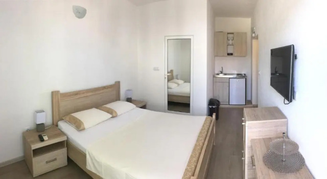 Студия с балконом и с красивым видом из окна Apartments Lj