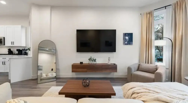 Wicker Park Luxe 2BR 2BA Condo