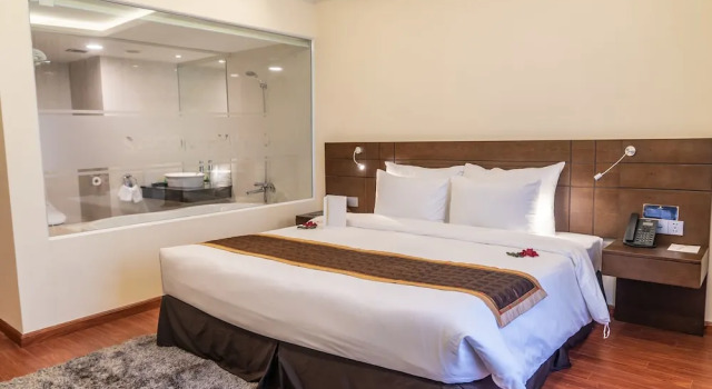 Двухместный люкс Royal Sai Gon Phu Tho Hotel