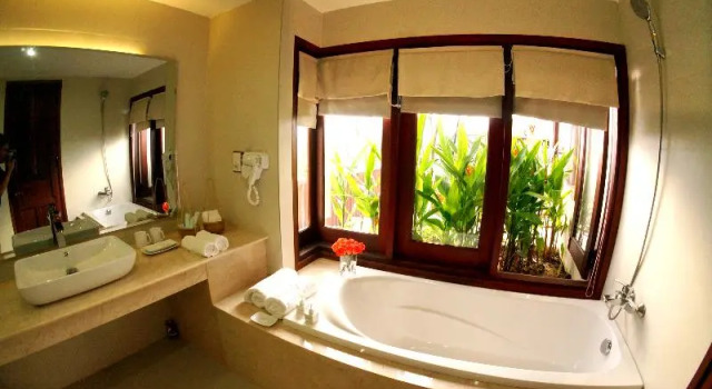 Номер Standard с балконом Emerald Hoi An Riverside Resort