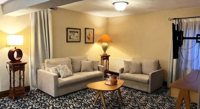 Двухместный люкс с балконом The Mill Hotel