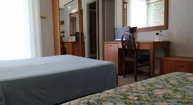 Трёхместный номер Standard Hotel de France
