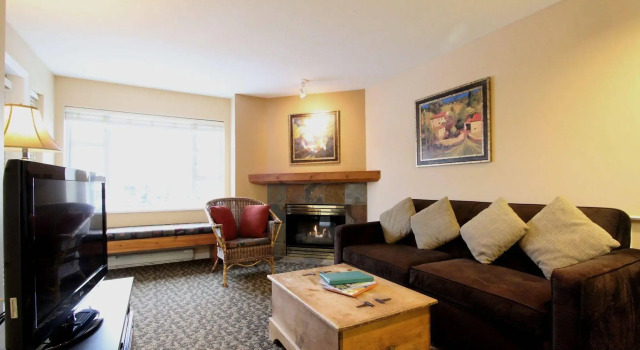 Marketplace Lodge by Whistler Retreats, Забронировать Отель Уистлер Британская Колумбия, рядом с Оздоровительный центр Scandinave Spa Whistler