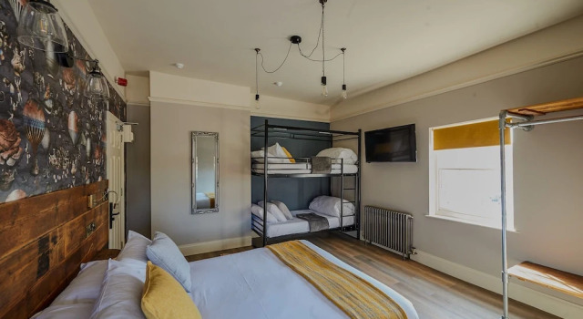 Четырёхместный номер Deluxe The White Horse Hotel