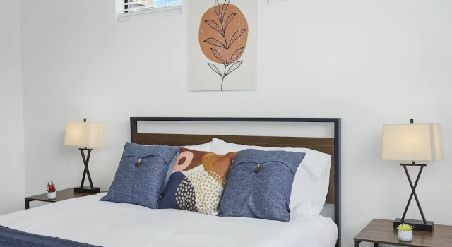 CozySuites Glendale with pool  04 and 18, Забронировать Апарт-отель Апарт-отели Глендейл, Апарт-отель