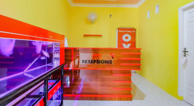 OYO 90216 Kost Sanny, Rezerwuj Hotel Prabumulih Sumatra