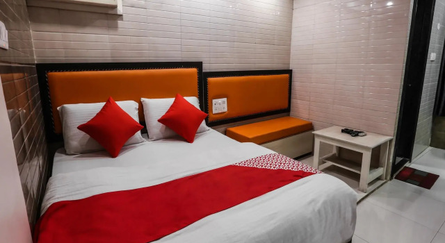 Oyo 15350 Rnb Bhopal