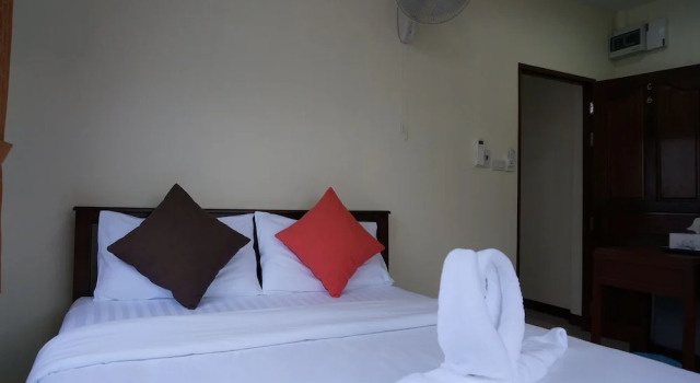Двухместный номер Superior с балконом Baan Taweesuk Guest House
