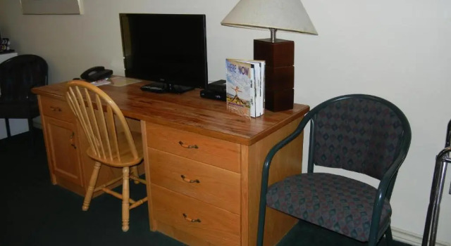 Студия SlumberLodge Hotel