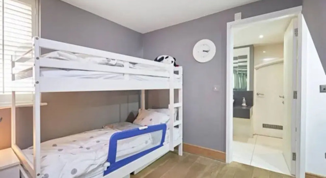 Beautiful Kensington 2 Bedroom Luxury Apartment