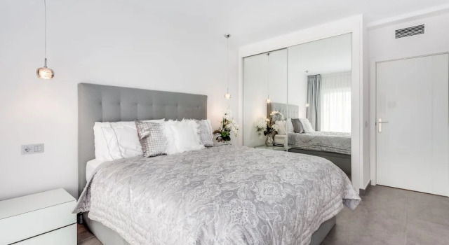 by RIVA - Designer 1 Bedroom Apartment in the Centre of Marbella, Забронировать Апартаменты/квартира Отели Марбелья с бассейном, рядом с Автобусный вокзал Марбельи, Бассейн