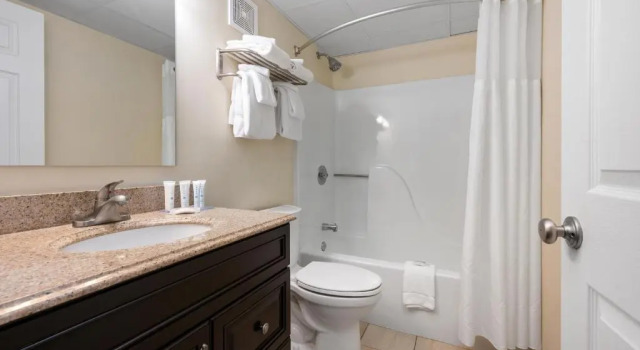 Четырёхместный номер Standard с частичным видом на океан Coastal Palms Inn and Suites