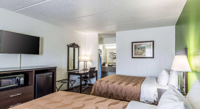 Четырёхместный номер Standard Quality Inn Simpsonville-Greenville