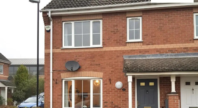 3 Bedroom 2 Bath House By Passionfruitproperties Close To Coventry City Centre - Free Wi-Fi, Driveway And Garden - 8RWC, Varaa Lomakoti Mökit kohteessa Merseyside, Mökki