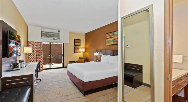 Номер Standard Doubletree by Hilton Whittier