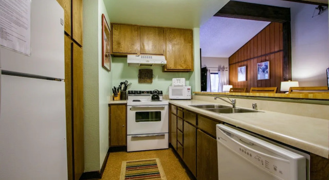Номер Standard Summit 277 Pet-Friendly, Open Floor Plan, Walk to the Slopes by RedAwning