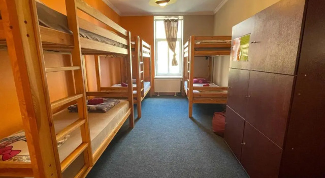 Кровать в общем номере Cinnamon Sally Backpackers Hostel