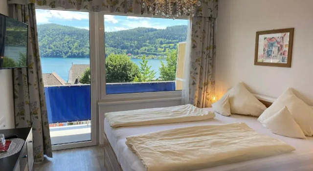 Двухместный номер Standard с балконом и с видом на озеро Hotel Nikolasch