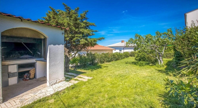 Nice Home in Novi Vinodolski With Wifi and 4 Bedrooms, Забронировать Отель Отели Приморско-Горанской жупания с парковкой, Парковка