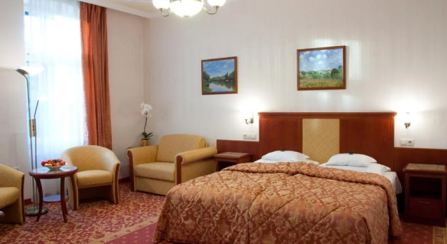 Номер Deluxe Elizabeth Hotel