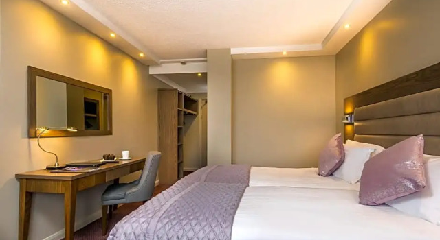 Standard triplă cameră Limerick City Hotel