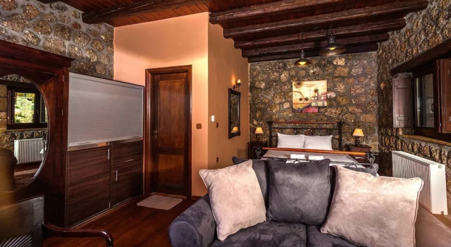 Полулюкс с балконом Pera Alonia Guest House