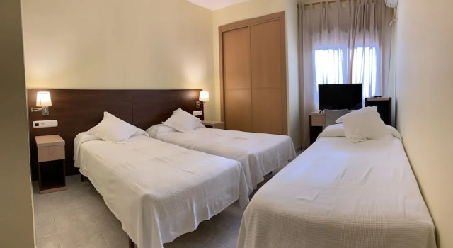 Трёхместный номер Standard Hostal Monasterio de Rueda