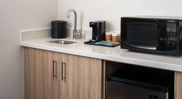 Четырёхместный номер Deluxe Sonesta Select Nashville Airport Suites