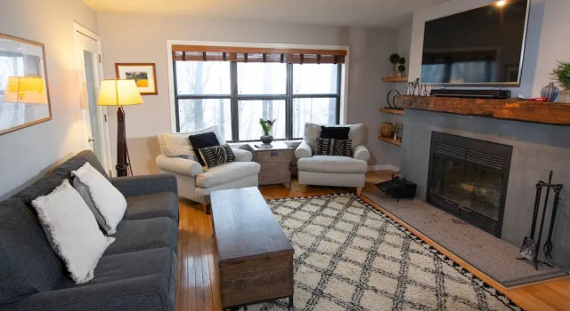 Modern & Updated Winterplace 3br- Sleeps 12 3 Bedroom Condo by RedAwning, Book Lejlighed Ludlow Okemo Mountain