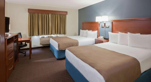 Четырёхместный номер Standard AmericInn by Wyndham Spencer