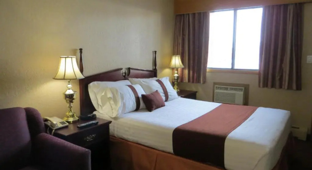 Двухместный номер Deluxe Coast Red Deer Hotel