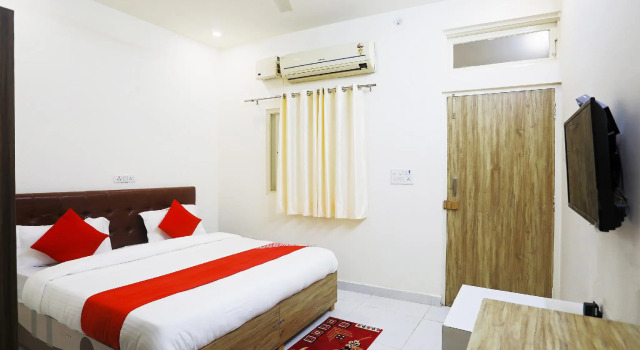 OYO 46715 Blue Bird Residency, Забронировать Отель Гургаон 